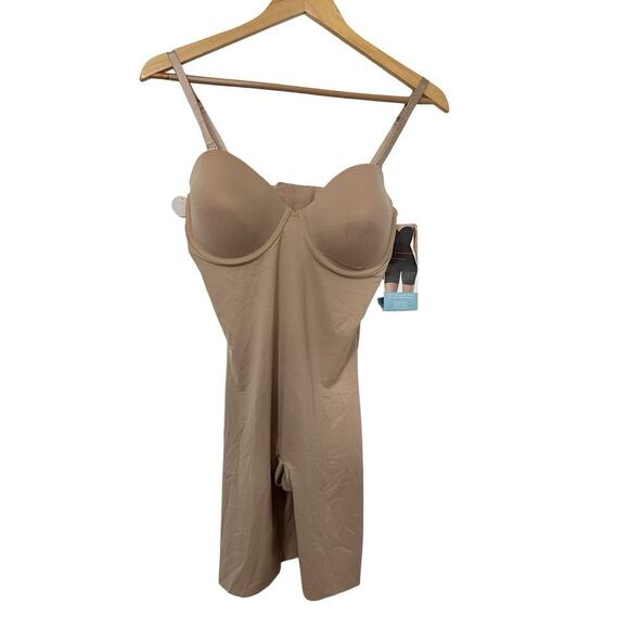 Assets by SPANX Strapless Underwire Cupped Bodysuit Size L Neutral Slimming NWT - Picture 1 of 8